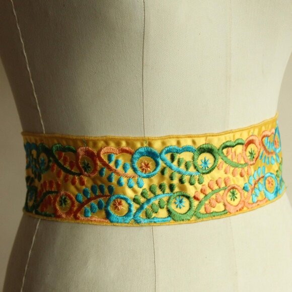 Vintage 1980s 1990s Belt, Ethnic Folk Art Yellow Satin Floral Embroidered Wide - Picture 5 of 10